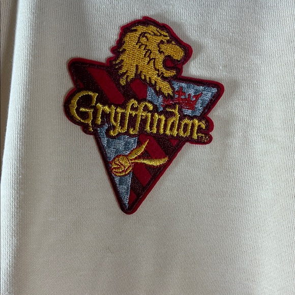 Gryffindor Cream Shirt Men Size 4XL Harry Potter
Graphic New With Tag - Picture 6 of 9